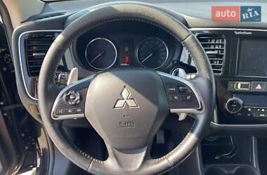 Внедорожник / Кроссовер Mitsubishi Outlander 2013 в 