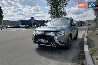 Внедорожник / Кроссовер Mitsubishi Outlander 2019 в Киеве