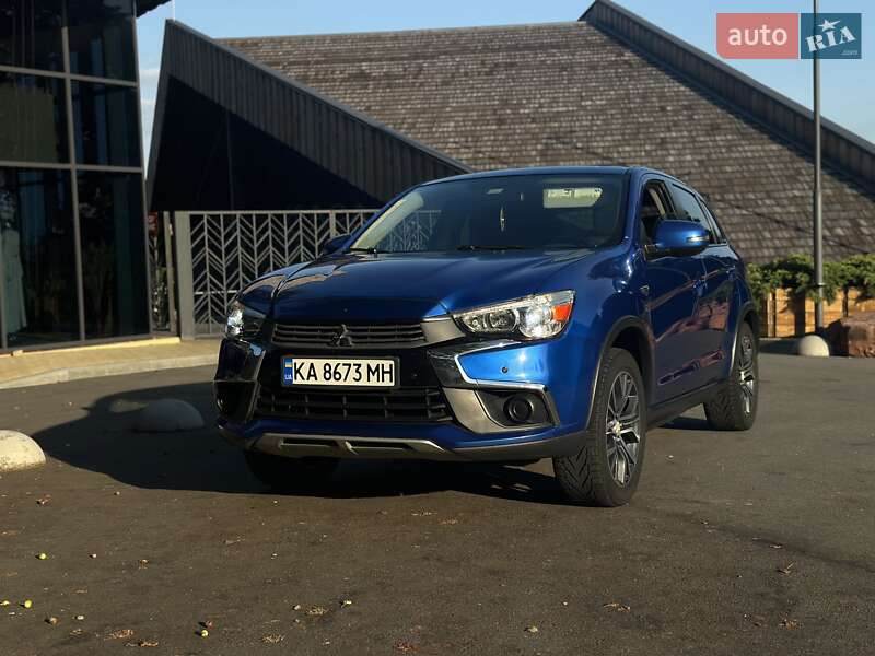 Внедорожник / Кроссовер Mitsubishi Outlander 2016 в Киеве