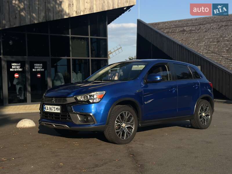 Внедорожник / Кроссовер Mitsubishi Outlander 2016 в Киеве