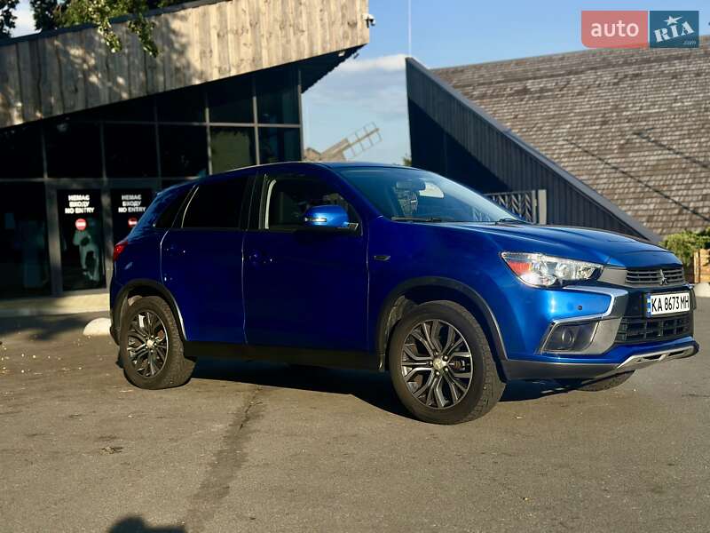 Внедорожник / Кроссовер Mitsubishi Outlander 2016 в Киеве