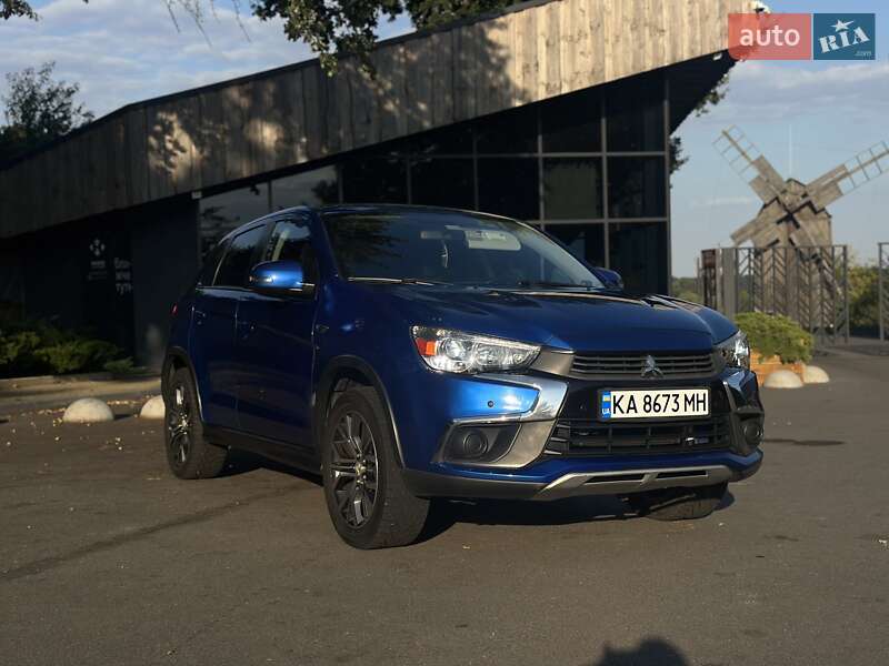 Внедорожник / Кроссовер Mitsubishi Outlander 2016 в Киеве