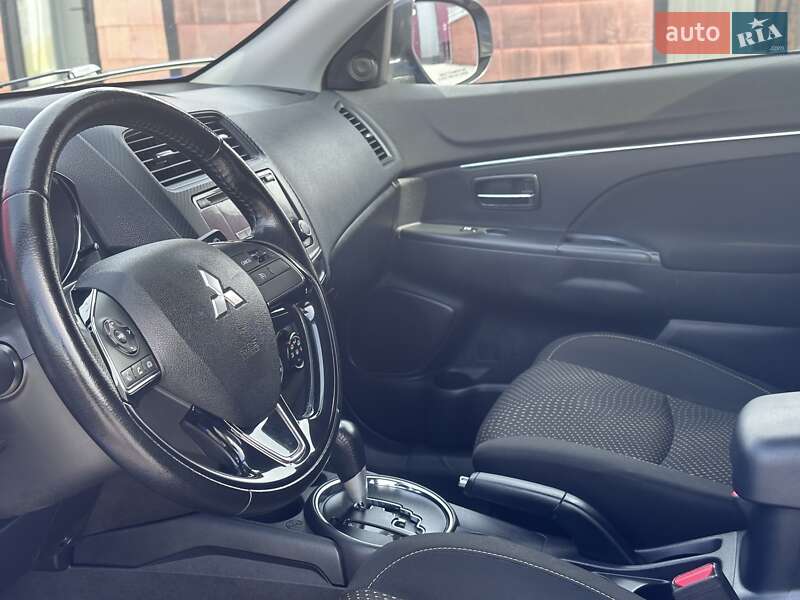 Внедорожник / Кроссовер Mitsubishi Outlander 2016 в Киеве