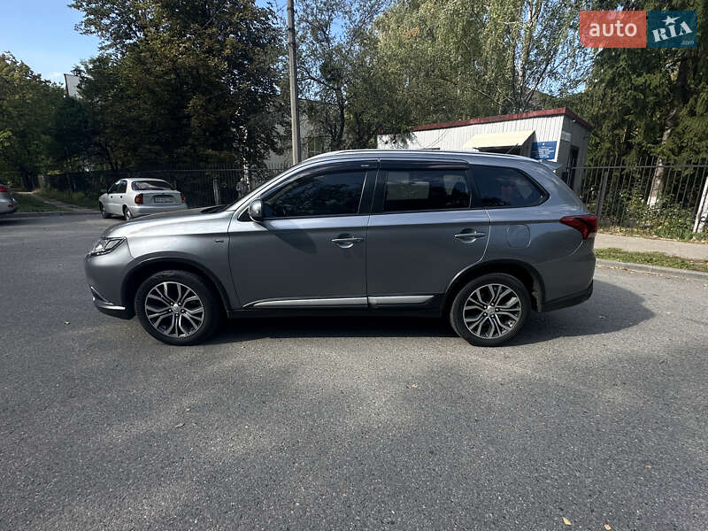Внедорожник / Кроссовер Mitsubishi Outlander 2016 в Харькове