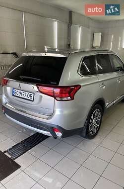 Внедорожник / Кроссовер Mitsubishi Outlander 2018 в 