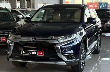 Внедорожник / Кроссовер Mitsubishi Outlander 2016 в Одессе
