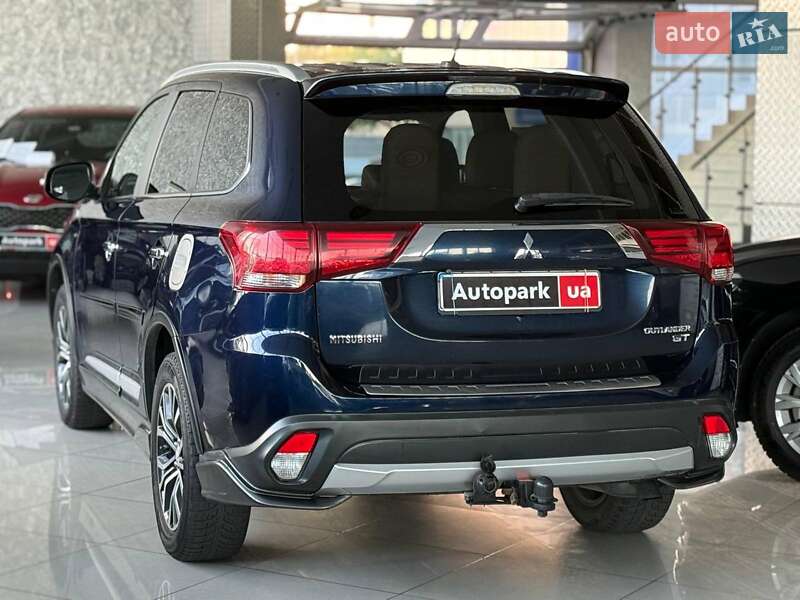 Позашляховик / Кросовер Mitsubishi Outlander 2016 в Одесі