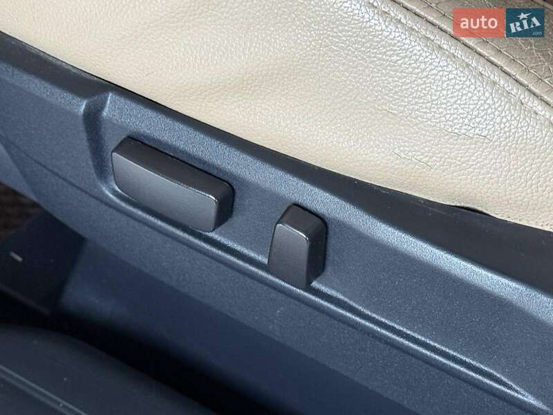 Позашляховик / Кросовер Mitsubishi Outlander 2016 в Одесі