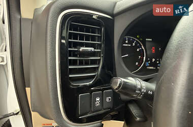 Внедорожник / Кроссовер Mitsubishi Outlander 2015 в 