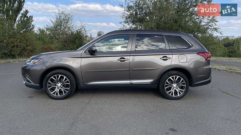 Позашляховик / Кросовер Mitsubishi Outlander 2015 в Кривому Розі фото 7 Позашляховик / Кросовер Mitsubishi Outlander 2015 в Кривому Розі