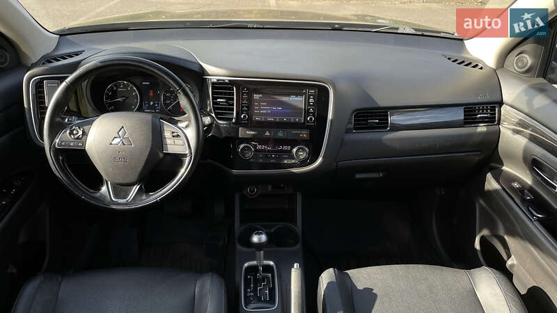 Позашляховик / Кросовер Mitsubishi Outlander 2015 в Кривому Розі фото 12 Позашляховик / Кросовер Mitsubishi Outlander 2015 в Кривому Розі