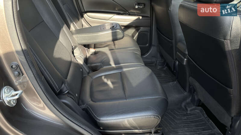 Позашляховик / Кросовер Mitsubishi Outlander 2015 в Кривому Розі фото 19 Позашляховик / Кросовер Mitsubishi Outlander 2015 в Кривому Розі