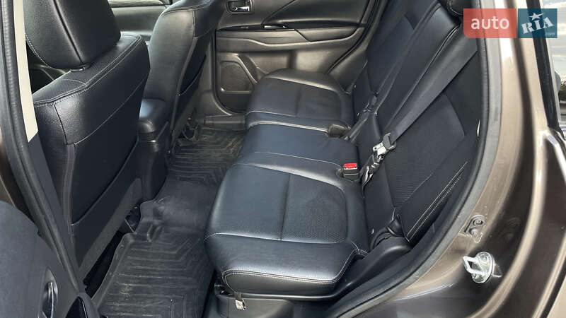 Позашляховик / Кросовер Mitsubishi Outlander 2015 в Кривому Розі фото 25 Позашляховик / Кросовер Mitsubishi Outlander 2015 в Кривому Розі