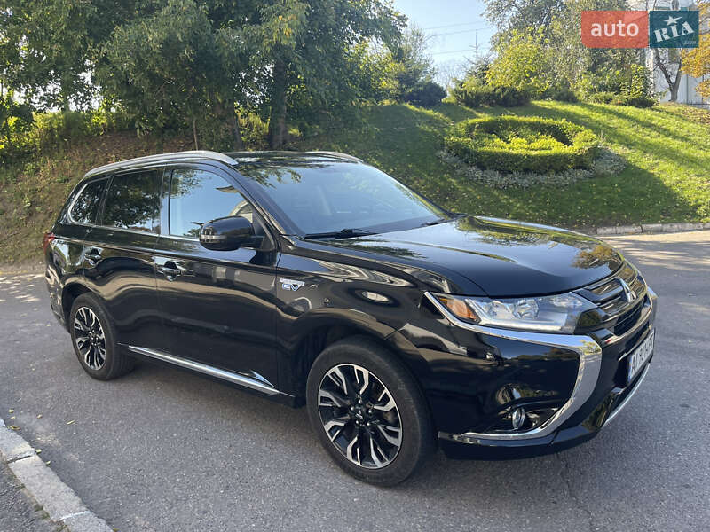 Внедорожник / Кроссовер Mitsubishi Outlander 2018 в 