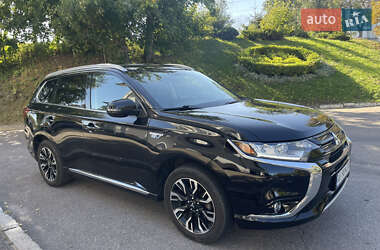 Внедорожник / Кроссовер Mitsubishi Outlander 2018 в 