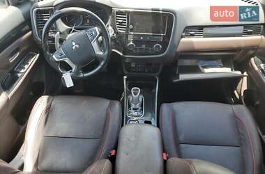 Внедорожник / Кроссовер Mitsubishi Outlander 2018 в 