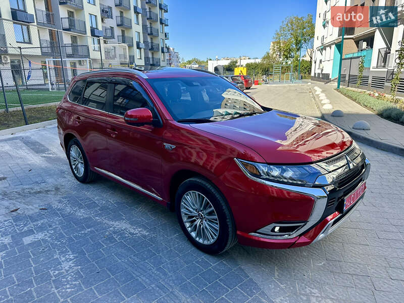Внедорожник / Кроссовер Mitsubishi Outlander 2021 в Львове