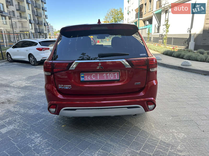 Внедорожник / Кроссовер Mitsubishi Outlander 2021 в Львове