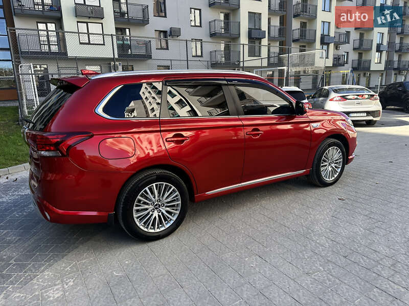 Внедорожник / Кроссовер Mitsubishi Outlander 2021 в Львове