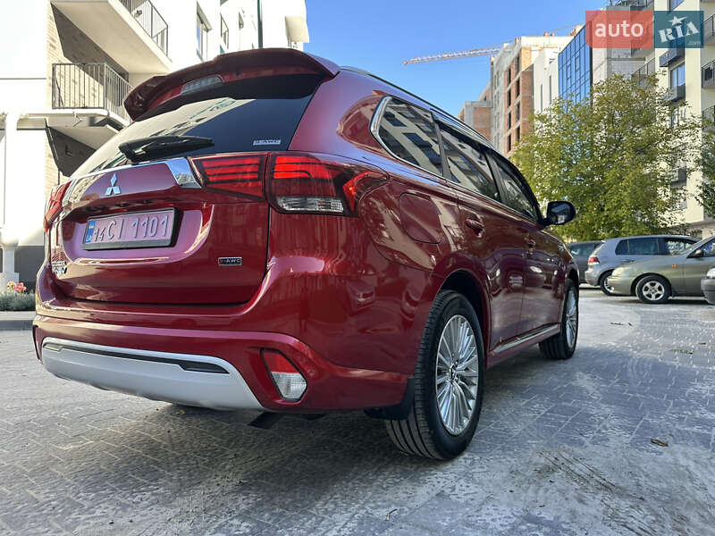 Внедорожник / Кроссовер Mitsubishi Outlander 2021 в Львове