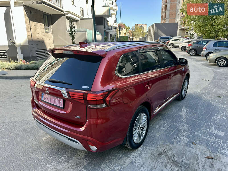 Внедорожник / Кроссовер Mitsubishi Outlander 2021 в Львове