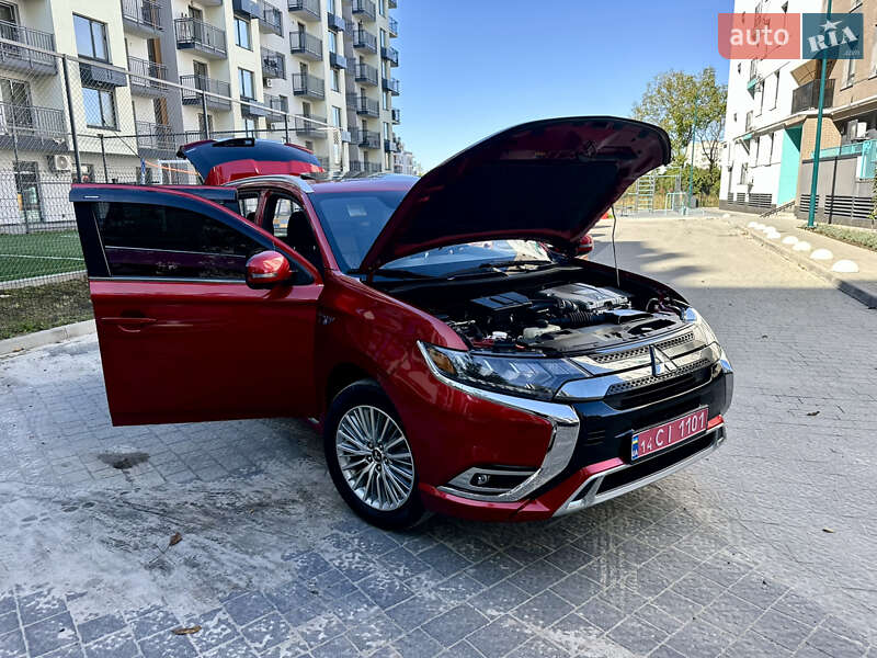 Внедорожник / Кроссовер Mitsubishi Outlander 2021 в Львове