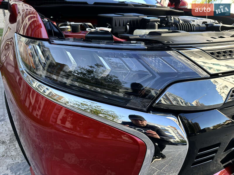 Внедорожник / Кроссовер Mitsubishi Outlander 2021 в Львове