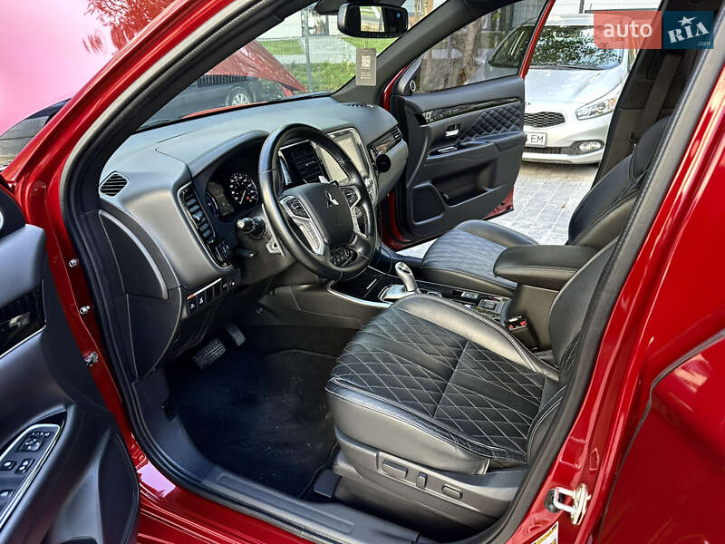 Внедорожник / Кроссовер Mitsubishi Outlander 2021 в Львове