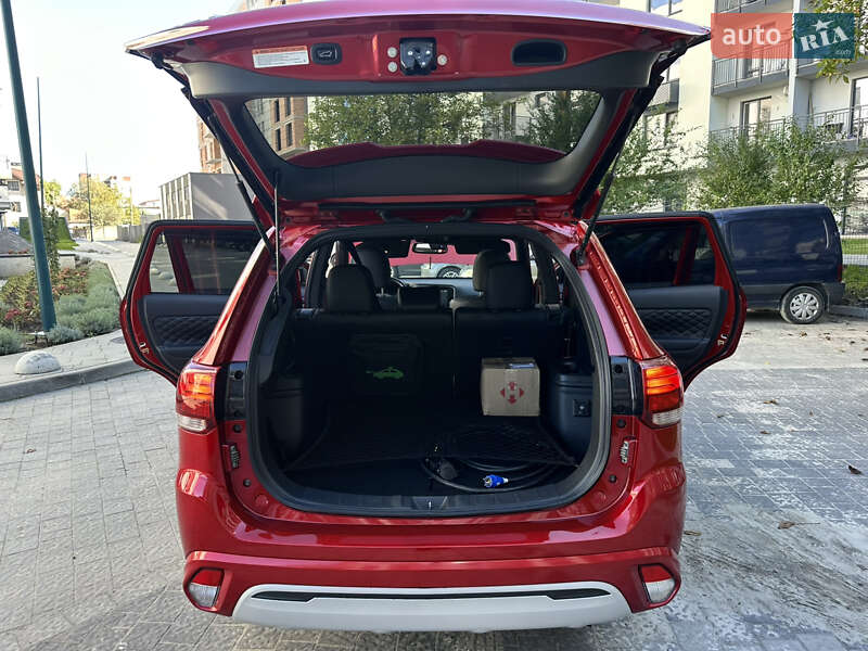 Внедорожник / Кроссовер Mitsubishi Outlander 2021 в Львове