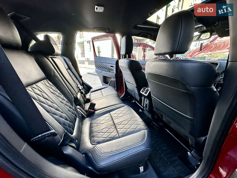 Внедорожник / Кроссовер Mitsubishi Outlander 2021 в Львове