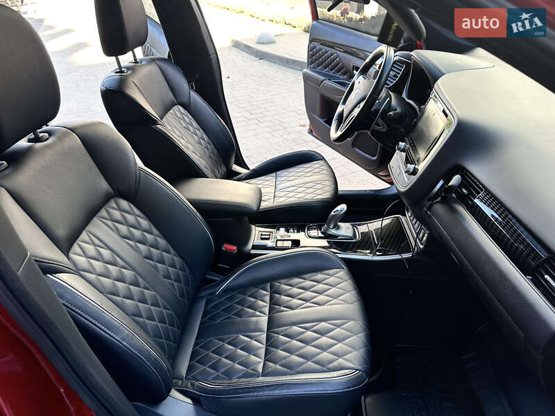 Внедорожник / Кроссовер Mitsubishi Outlander 2021 в Львове