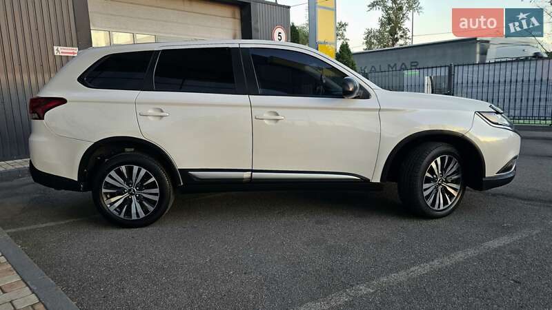 Внедорожник / Кроссовер Mitsubishi Outlander 2019 в Полтаве