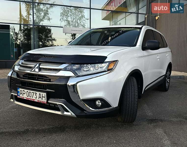 Внедорожник / Кроссовер Mitsubishi Outlander 2019 в Полтаве