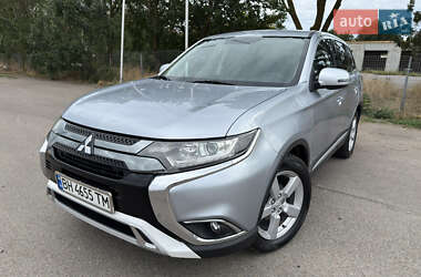 Позашляховик / Кросовер Mitsubishi Outlander 2017 в Одесі