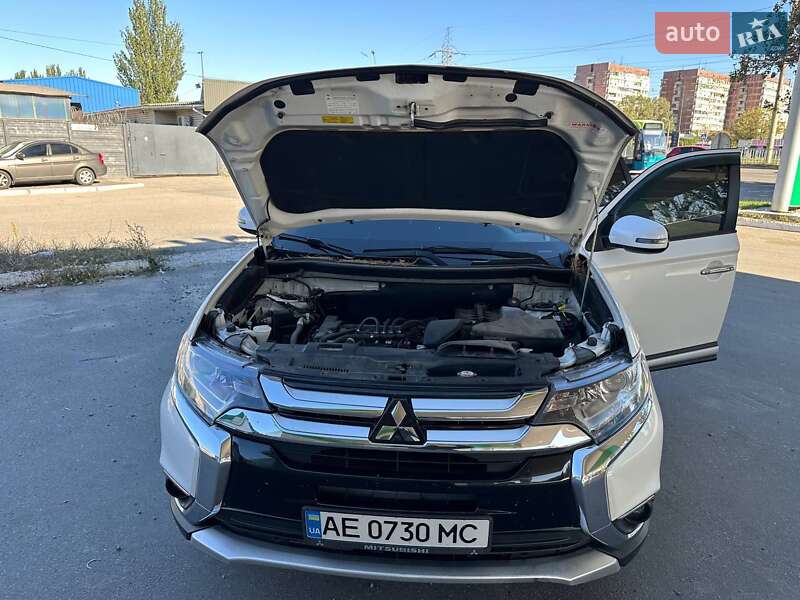 Внедорожник / Кроссовер Mitsubishi Outlander 2015 в Днепре