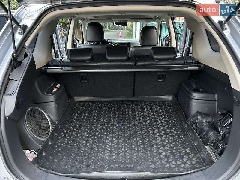 Внедорожник / Кроссовер Mitsubishi Outlander 2013 в Киеве