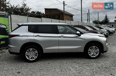 Внедорожник / Кроссовер Mitsubishi Outlander 2022 в 