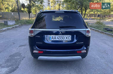 Внедорожник / Кроссовер Mitsubishi Outlander 2014 в 