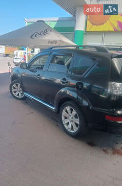 Внедорожник / Кроссовер Mitsubishi Outlander 2012 в 