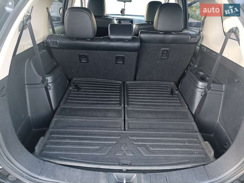 Внедорожник / Кроссовер Mitsubishi Outlander 2015 в Житомире фото 15 Внедорожник / Кроссовер Mitsubishi Outlander 2015 в Житомире