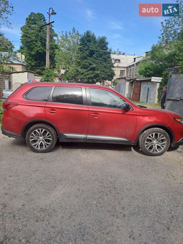 Позашляховик / Кросовер Mitsubishi Outlander 2018 в Харкові