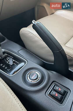 Внедорожник / Кроссовер Mitsubishi Outlander 2013 в 