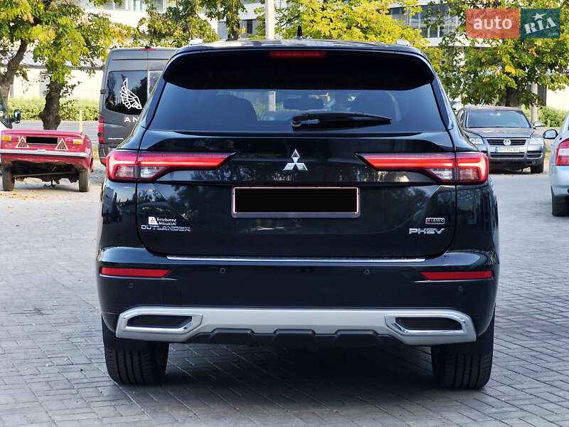 Позашляховик / Кросовер Mitsubishi Outlander 2023 в Дніпрі