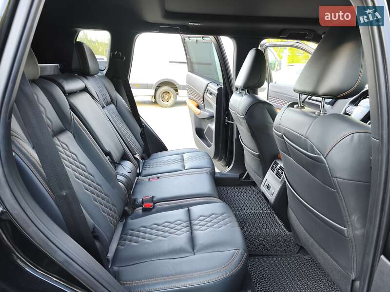 Позашляховик / Кросовер Mitsubishi Outlander 2023 в Дніпрі