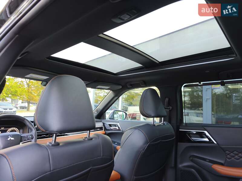 Позашляховик / Кросовер Mitsubishi Outlander 2023 в Дніпрі