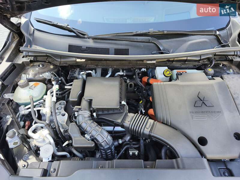 Позашляховик / Кросовер Mitsubishi Outlander 2023 в Дніпрі