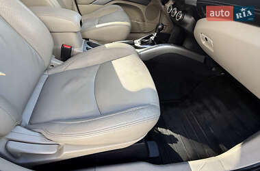Внедорожник / Кроссовер Mitsubishi Outlander 2010 в 