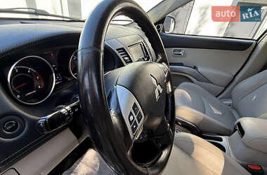 Внедорожник / Кроссовер Mitsubishi Outlander 2010 в 