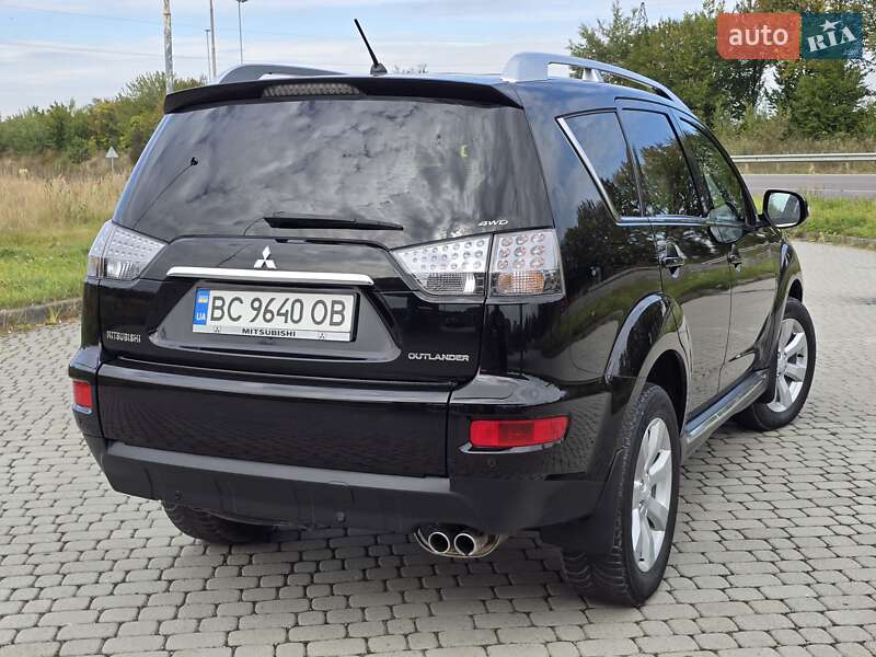 Внедорожник / Кроссовер Mitsubishi Outlander 2010 в Калуше