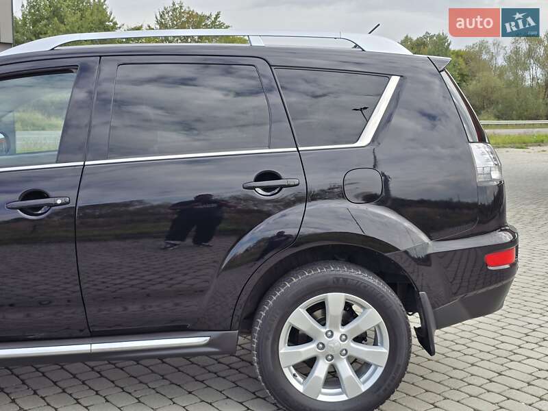 Внедорожник / Кроссовер Mitsubishi Outlander 2010 в Калуше